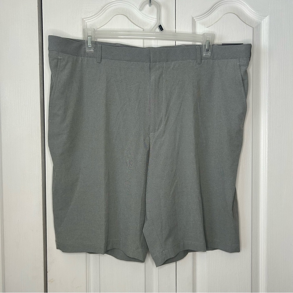 Walter Hagen Men's Flat Front Gray Shorts